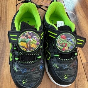 NWT Ninja Turtle Shoess Toddler size 7 with lights